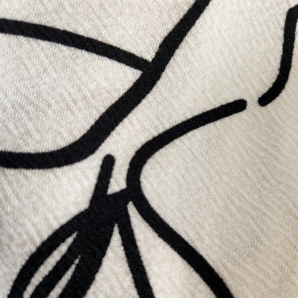 Black and White Abstract Print Sleeveless Top - Picture 4 of 4